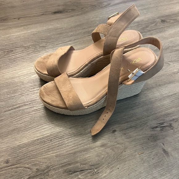 vicki vicki Shoes - Elegant Women's Tan Wedge Sandals